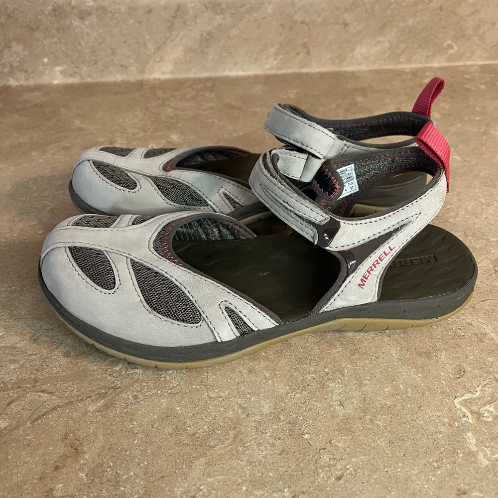 Merrell Light Gray and Pink Sport Sandals